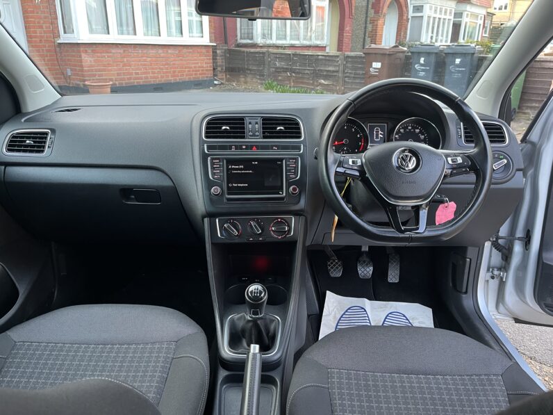 Volkswagen Polo 2016 Silver, HG16EUK