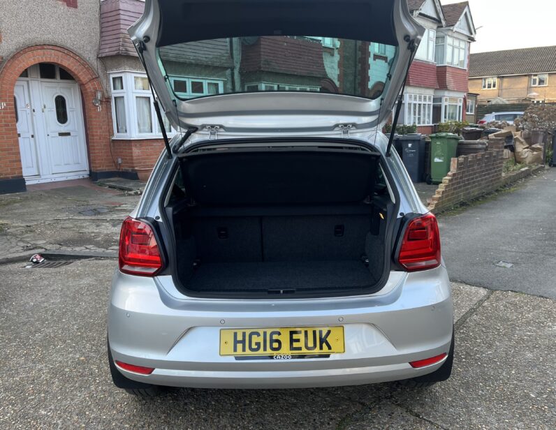 Volkswagen Polo 2016 Silver, HG16EUK