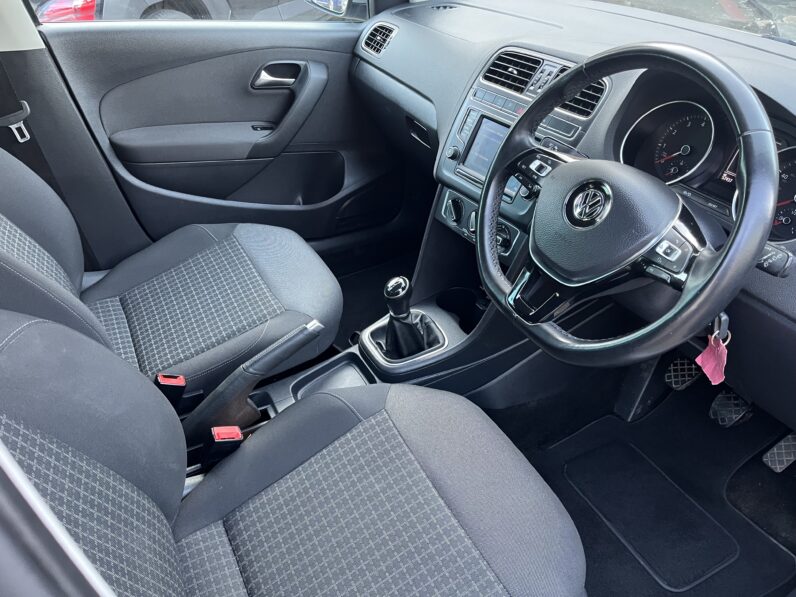 Volkswagen Polo 2016 Silver, HG16EUK