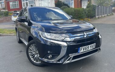 Mitsubishi Outlander 2.4h TwinMotor 13.8kWh Exceed Safety SUV 5dr Petrol Plug-in Hybrid CVT 4WD Euro 6 (224 ps)