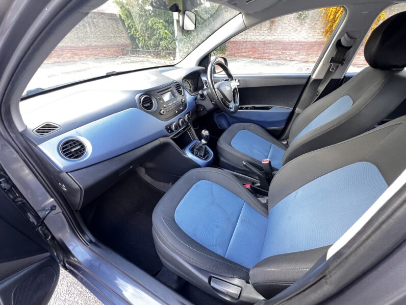 Hyundai i10 1.0 Premium Euro 5 5dr, RE66UGT