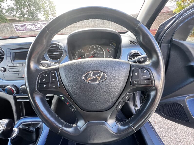 Hyundai i10 1.0 Premium Euro 5 5dr, RE66UGT
