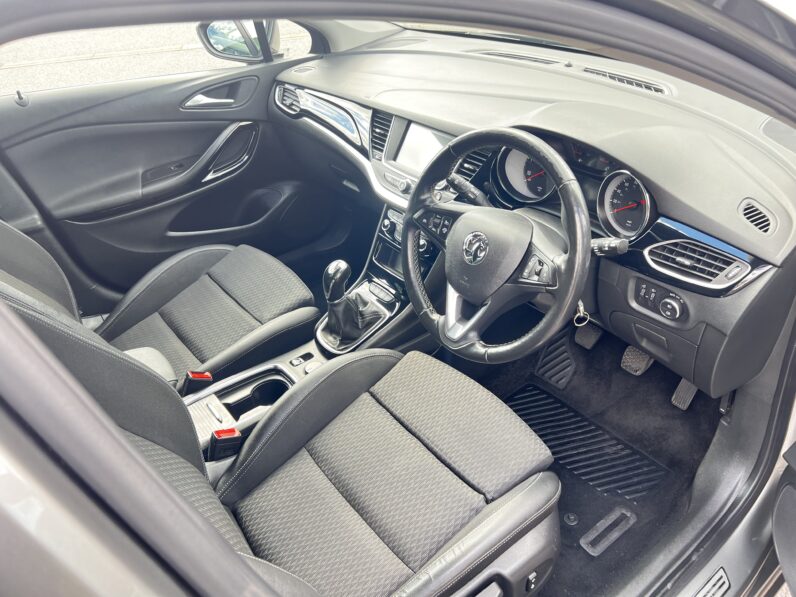Vauxhall Astra 1.6 CDTi BlueInjection Griffin Euro 6 (s/s) 5dr, EX69HVP